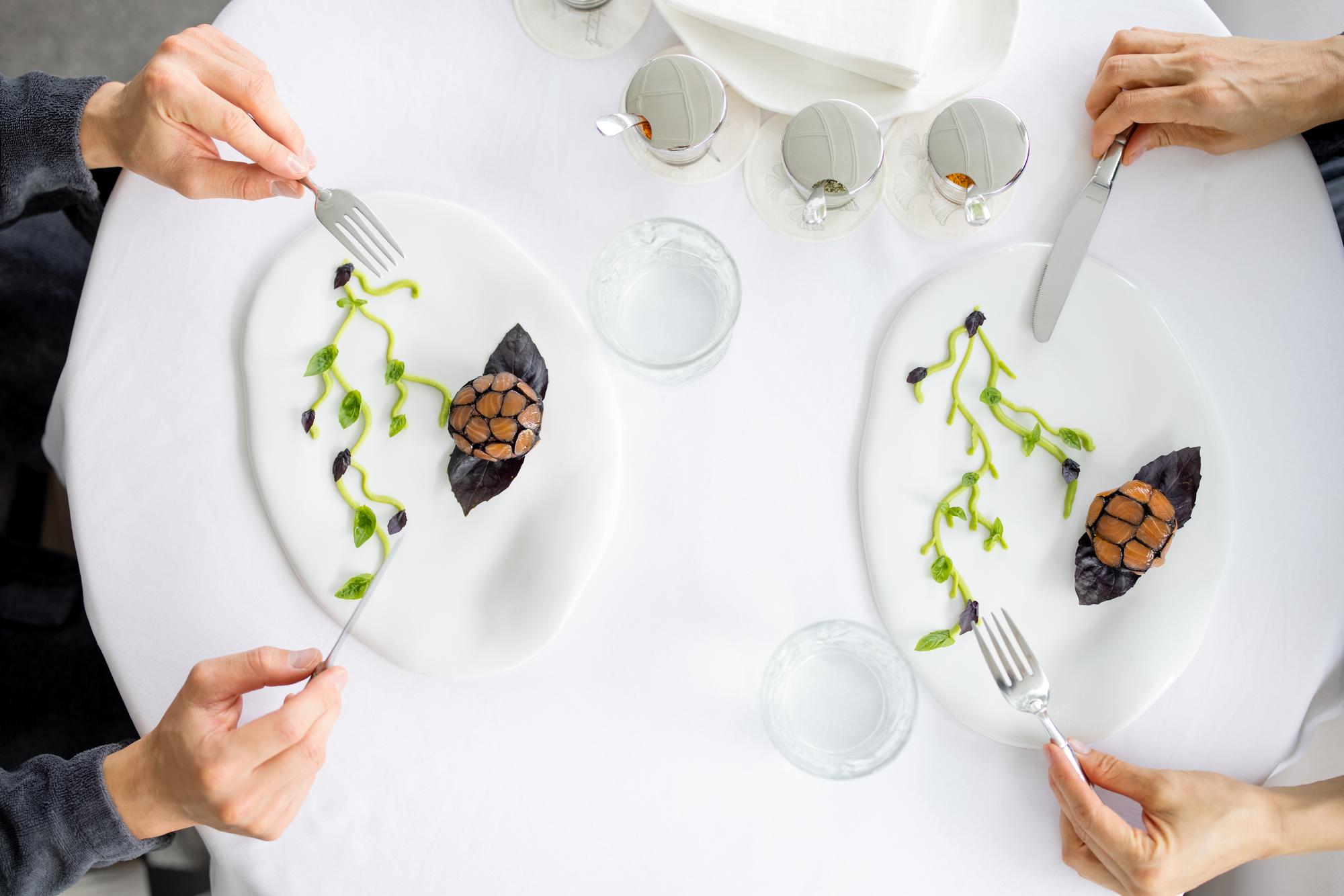 Small tasting plates on a long table